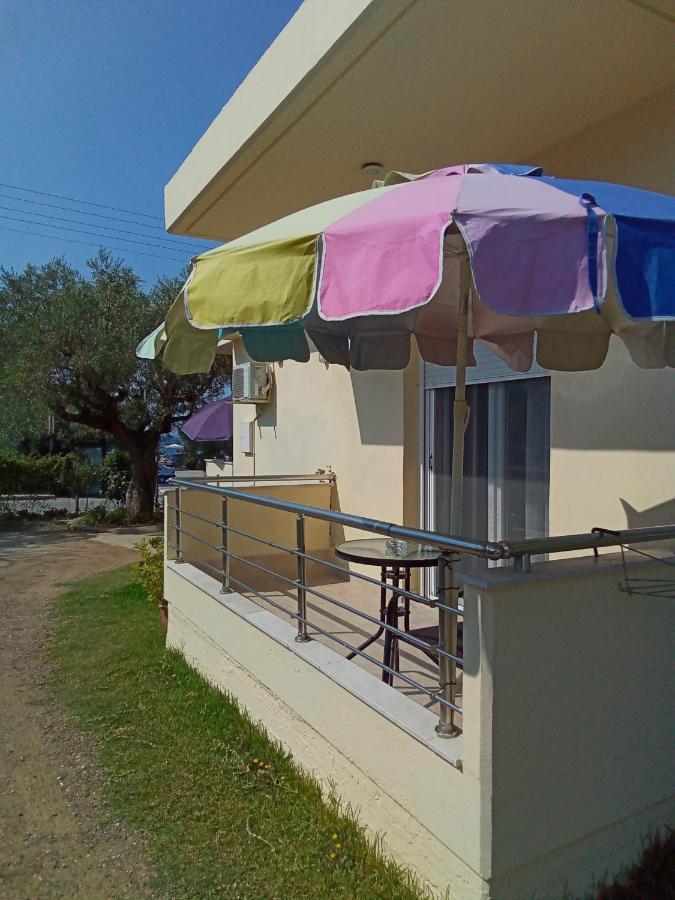 Irina Haus Apartment เยราคินิ ภายนอก รูปภาพ