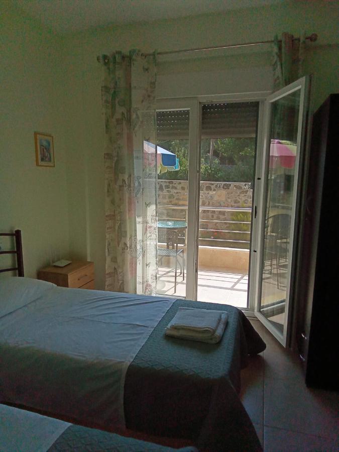 Irina Haus Apartment เยราคินิ ภายนอก รูปภาพ