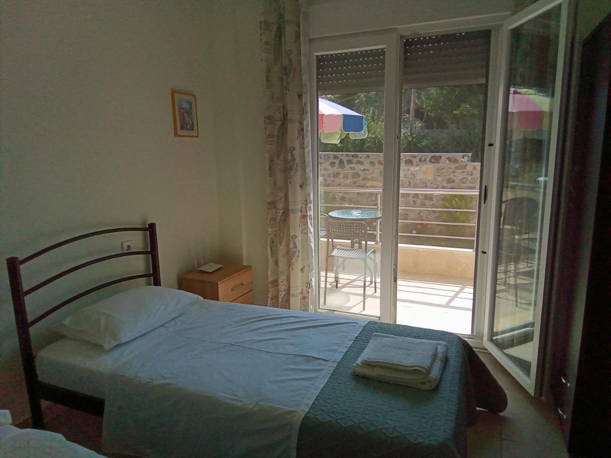 Irina Haus Apartment เยราคินิ ภายนอก รูปภาพ