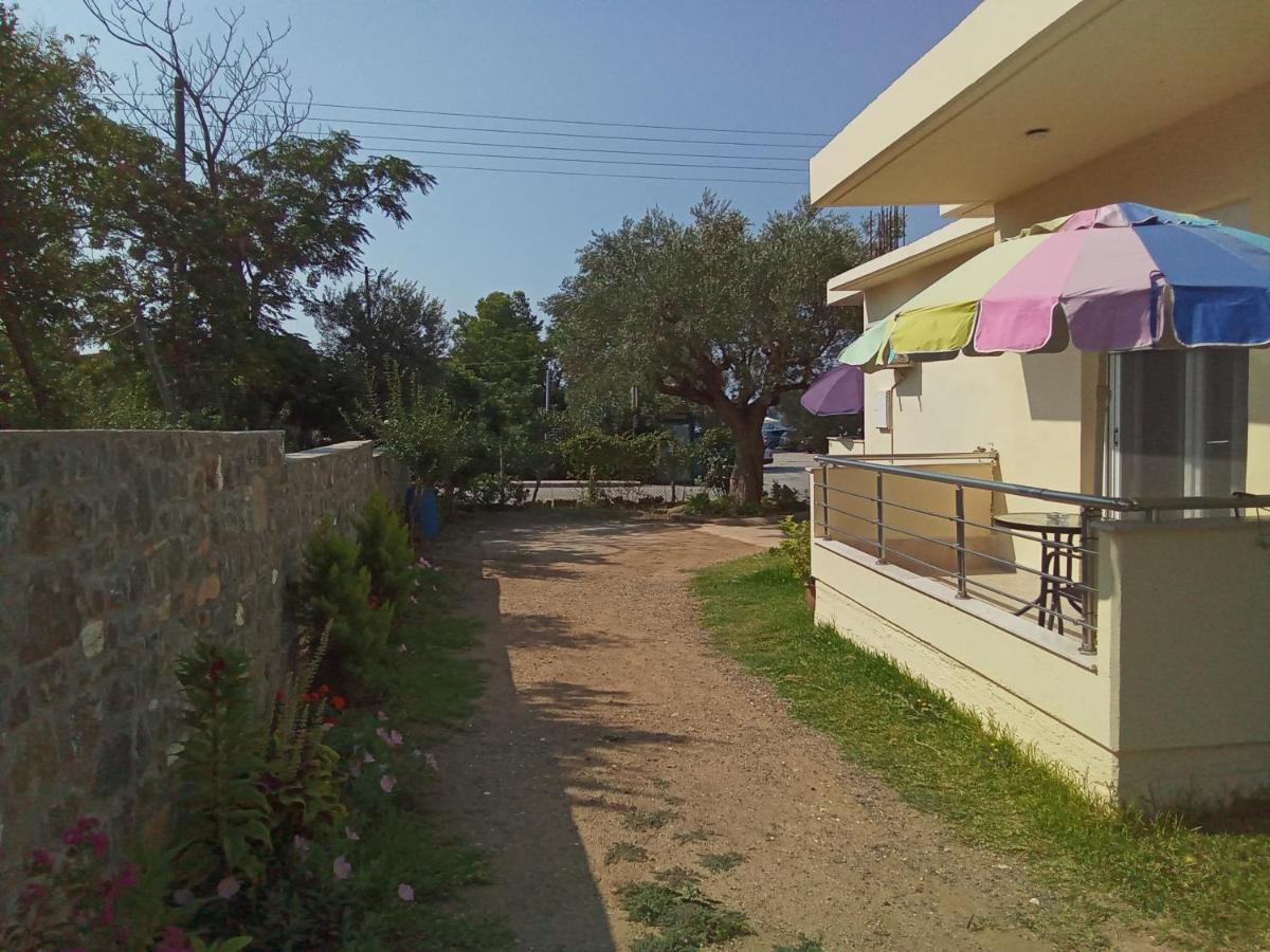 Irina Haus Apartment เยราคินิ ภายนอก รูปภาพ