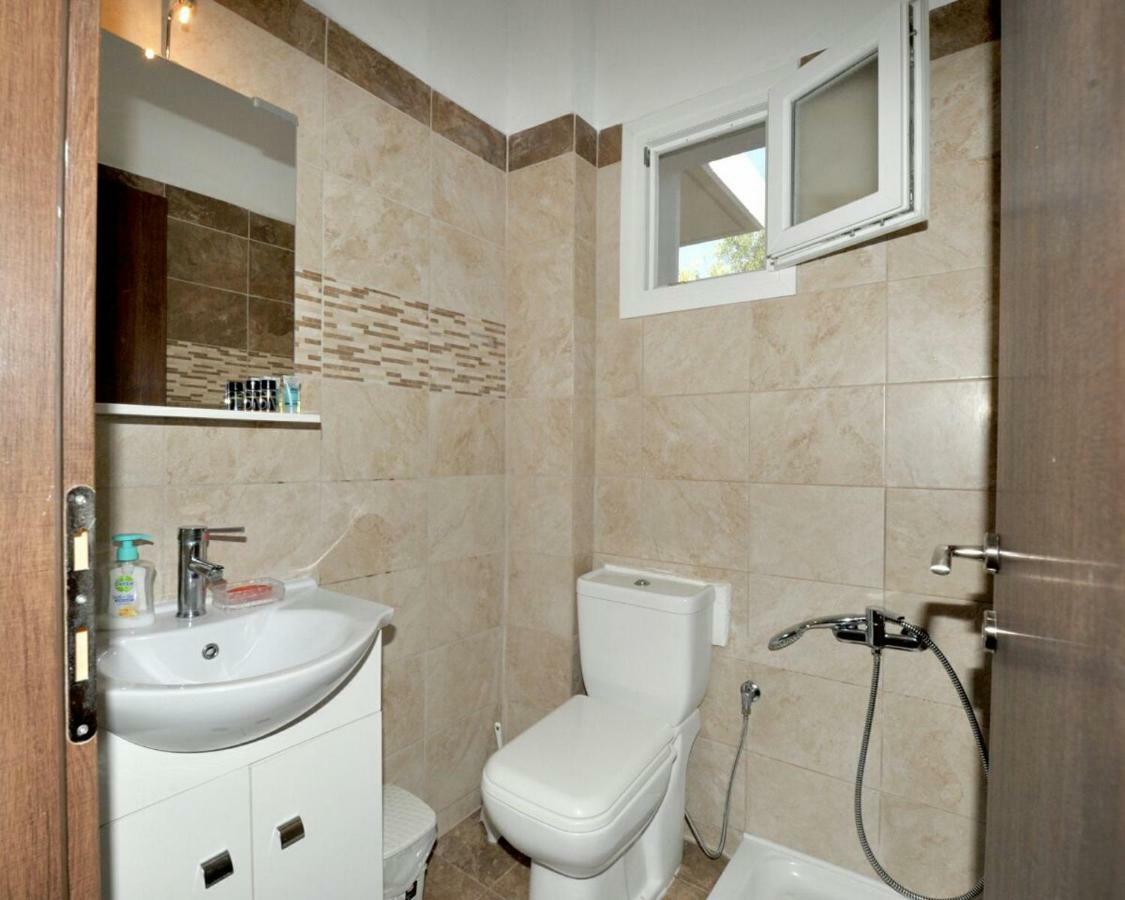 Irina Haus Apartment เยราคินิ ภายนอก รูปภาพ
